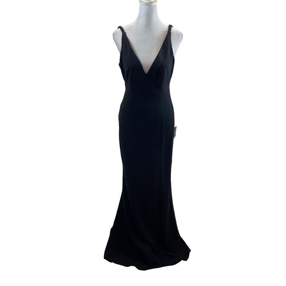 Brand new with Tags Lulu’s Brand Black Formal Full Length V Neck Gown Size Small